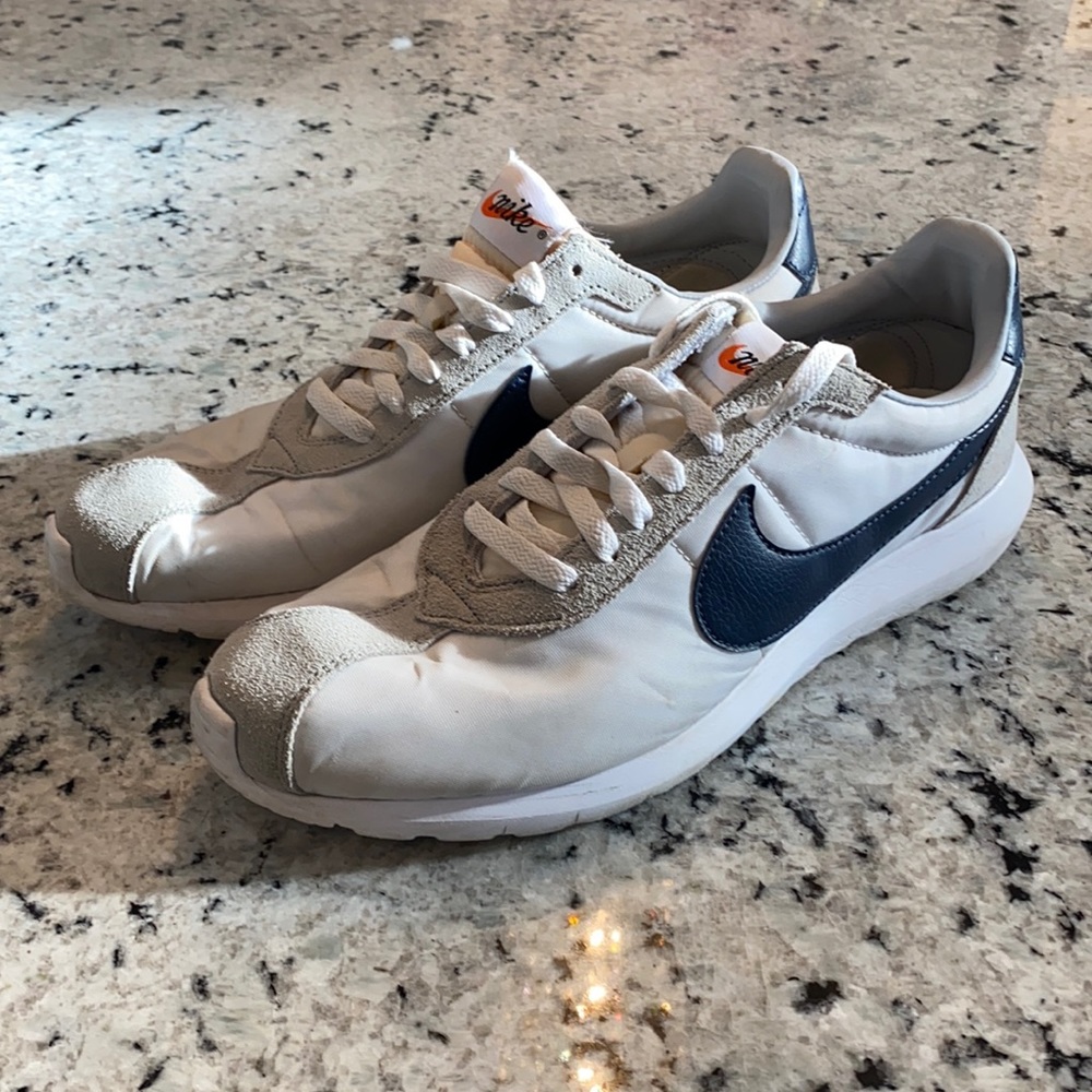 Nike Running Mens Canvas leather size 11.5